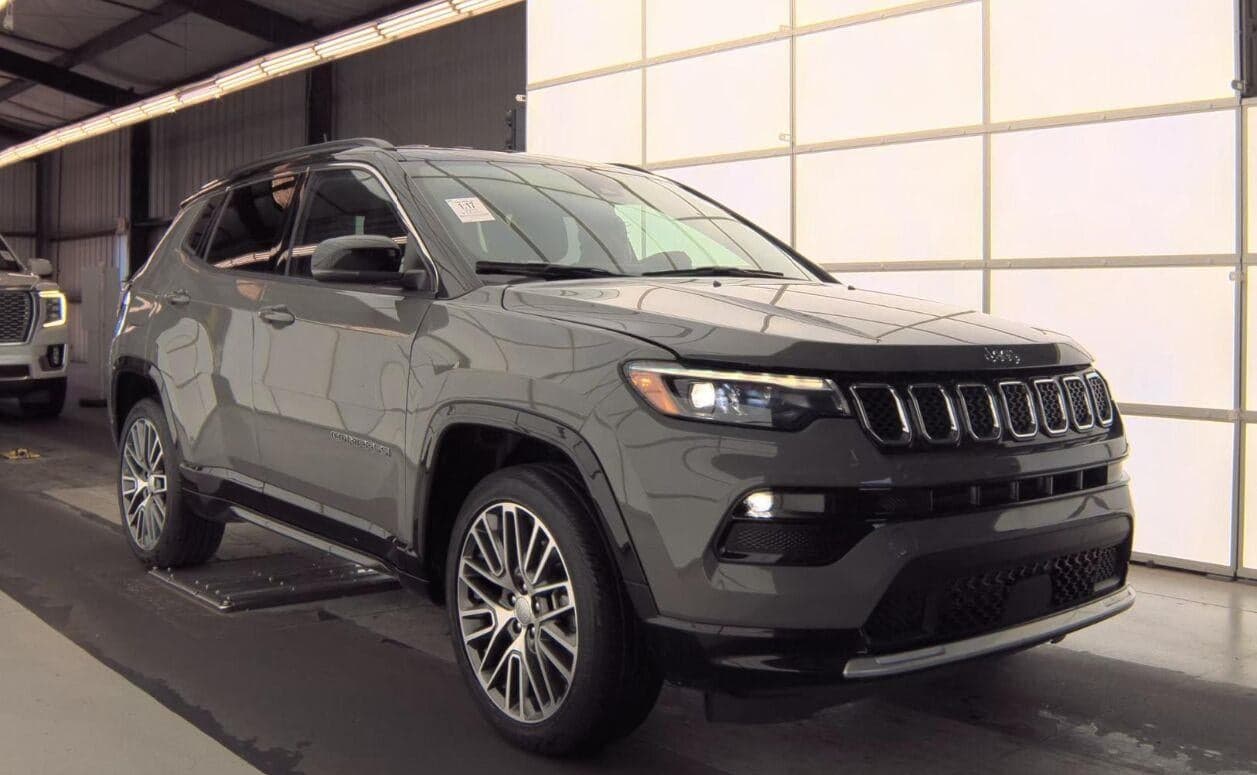 2023 Jeep Compass Limited — photo 1 of 15