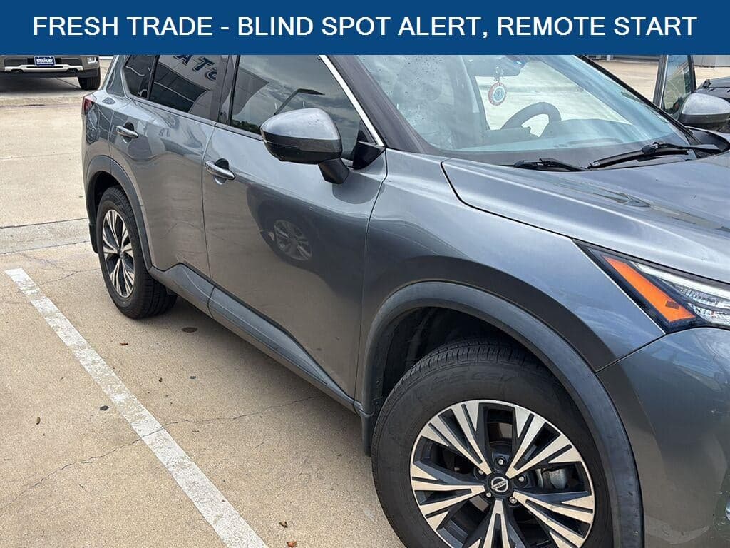 2021 Nissan Rogue SV — photo 1 of 8