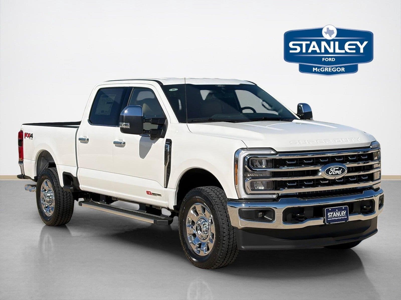 2027 Ford Super Duty F-350 SRW LARIAT — photo 1 of 5