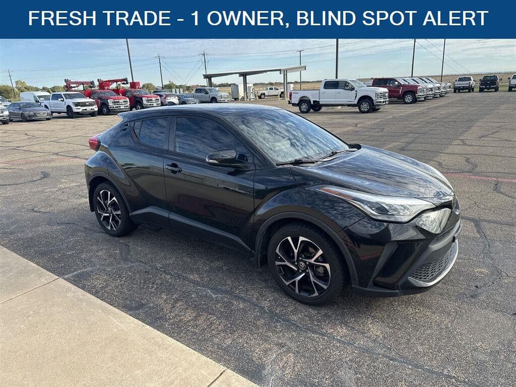 2022 Toyota C-HR XLE — photo 1 of 5