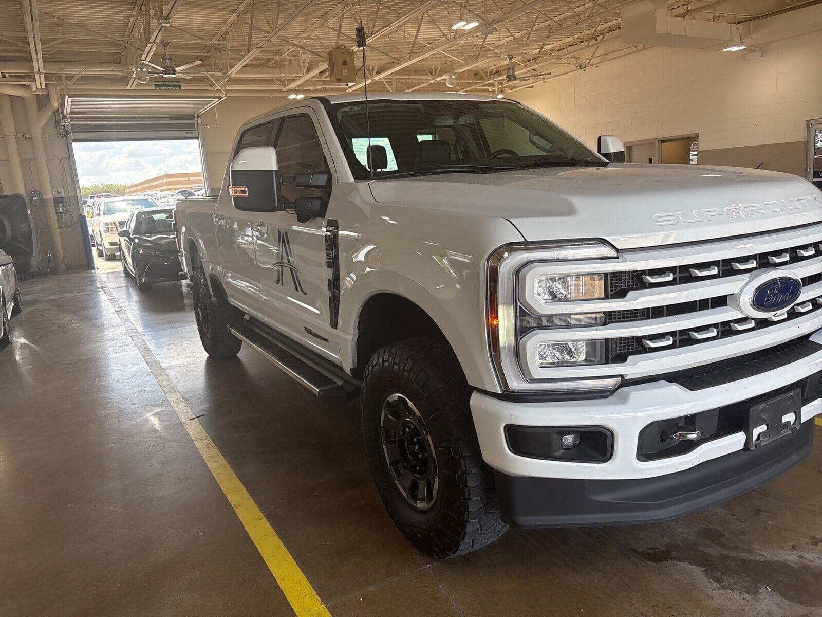 2024 Ford Super Duty F-250 SRW LARIAT — photo 1 of 12