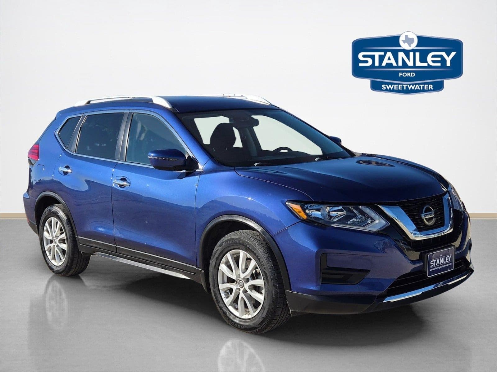 2018 Nissan Rogue SV — photo 1 of 5