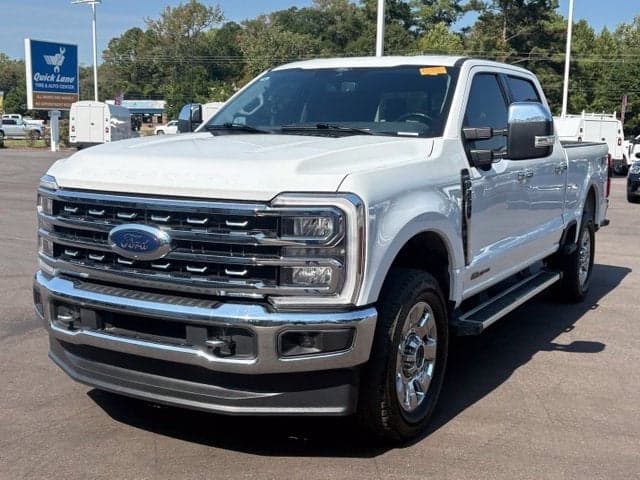 2024 Ford Super Duty F-250 SRW LARIAT — photo 1 of 15