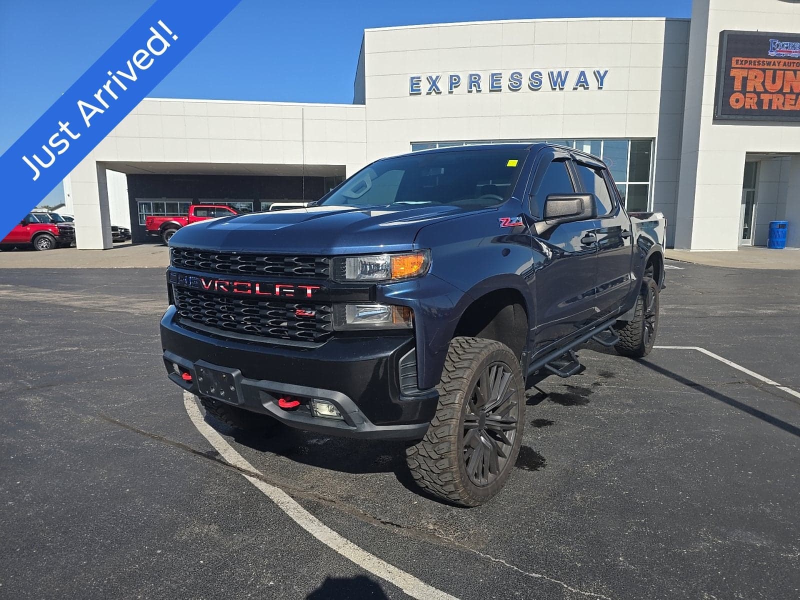 2019 Chevrolet Silverado 1500 Custom Trail Boss — photo 1 of 5