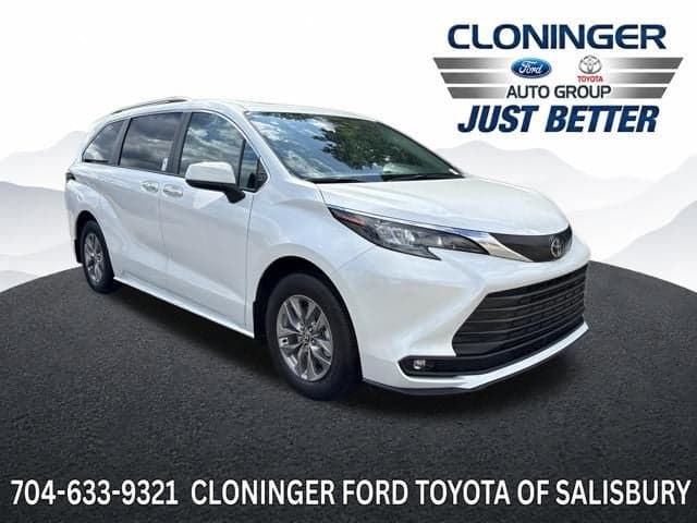 2026 Toyota Sienna XLE — photo 1 of 26