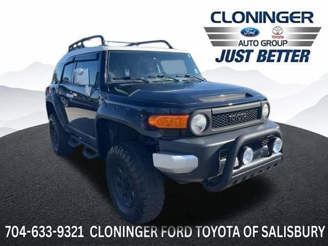2012 Toyota FJ Cruiser Base — photo 1 of 9
