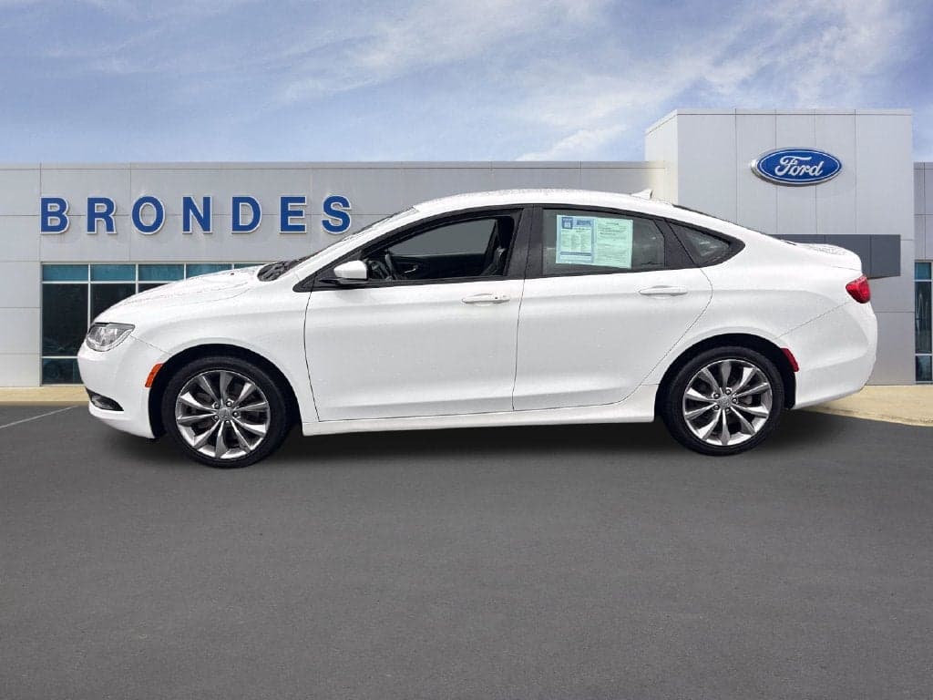 2015 Chrysler 200 S — photo 1 of 5
