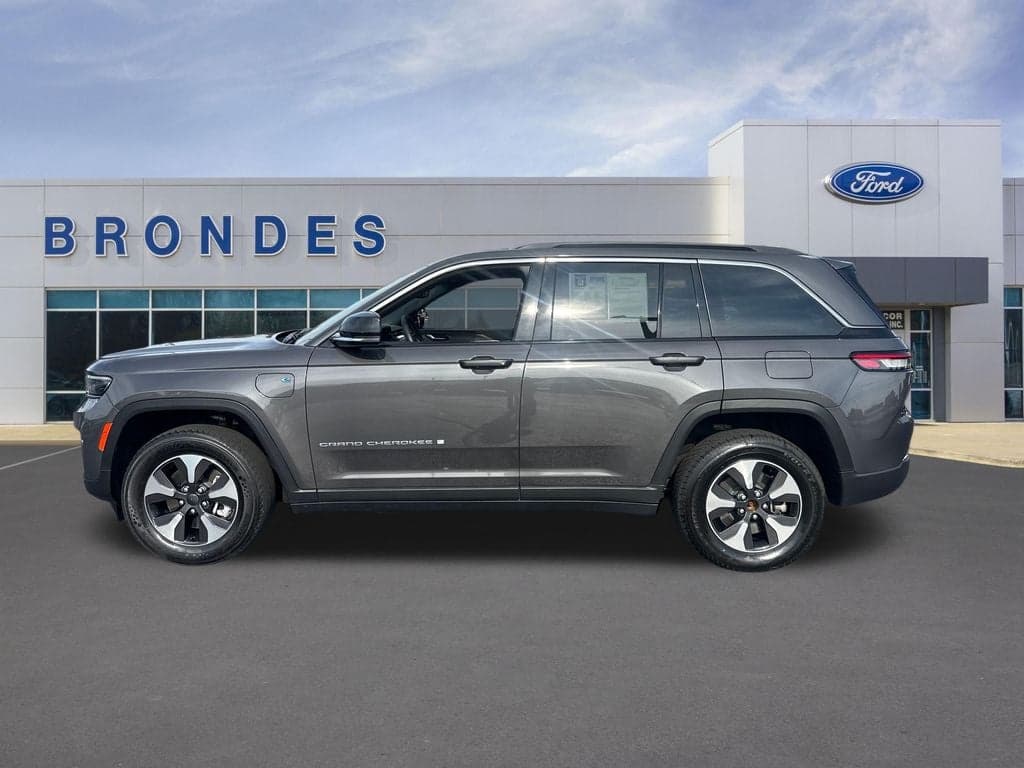 2024 Jeep Grand Cherokee Base — photo 1 of 41
