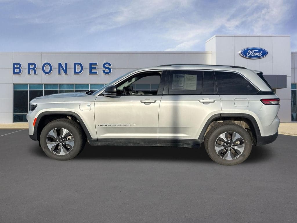 2024 Jeep Grand Cherokee Base — photo 1 of 43