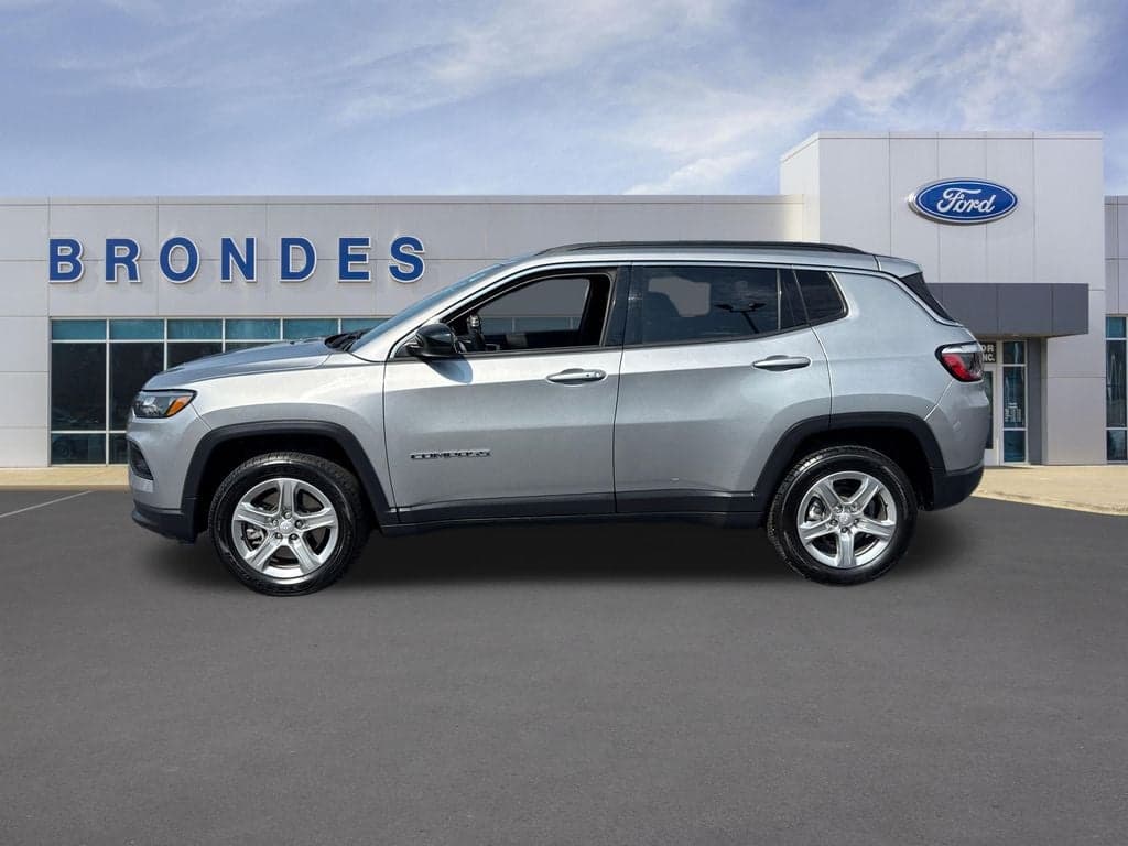 2024 Jeep Compass Latitude — photo 1 of 43