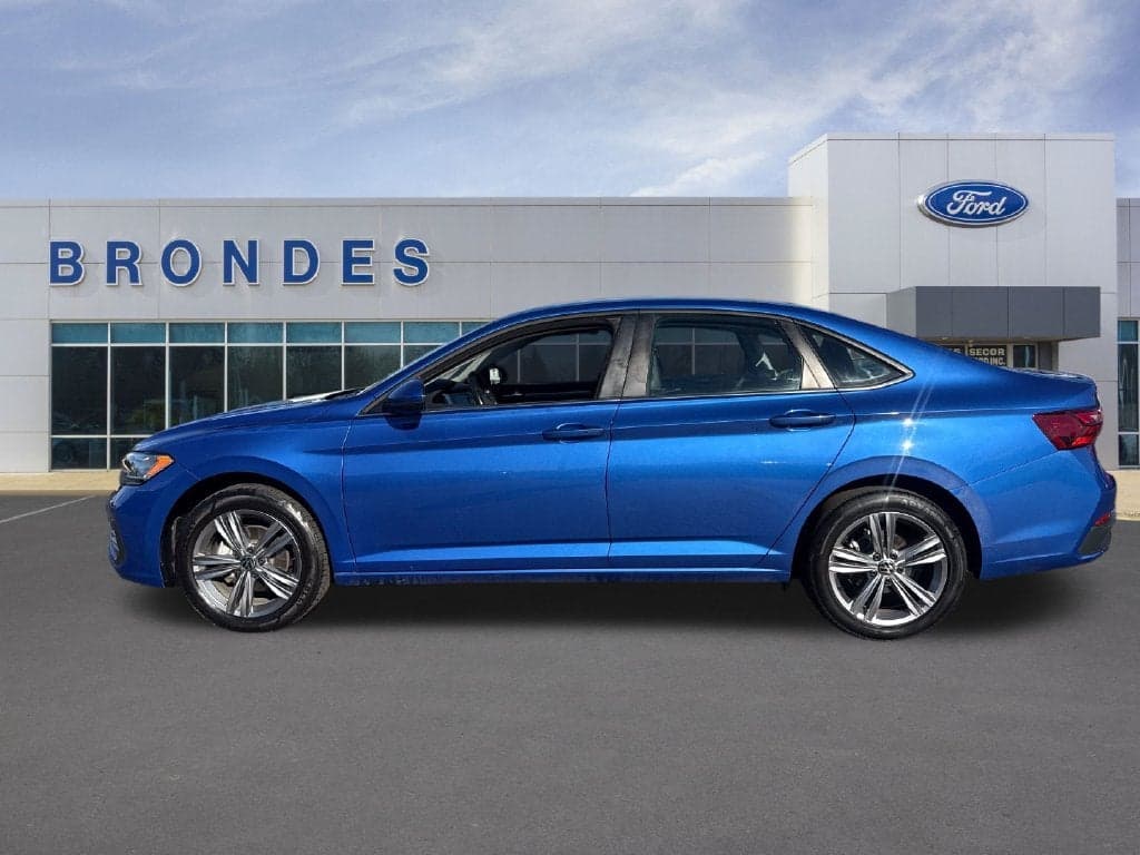 2024 Volkswagen Jetta Base — photo 1 of 5