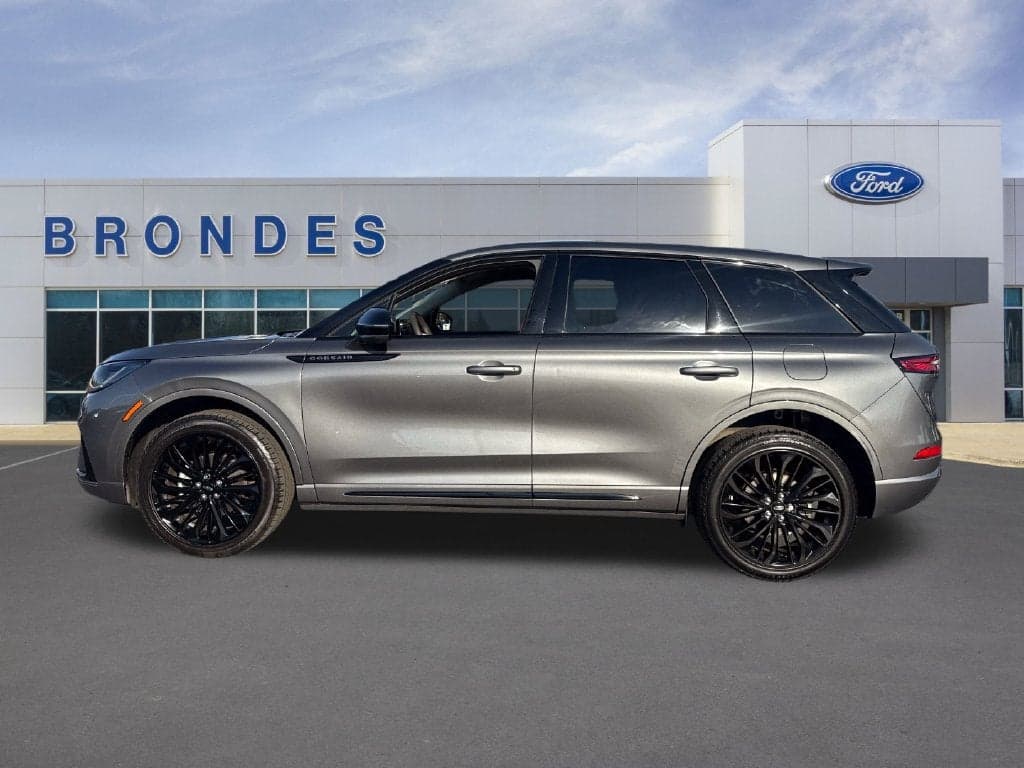 2023 Lincoln Corsair Standard — photo 1 of 5