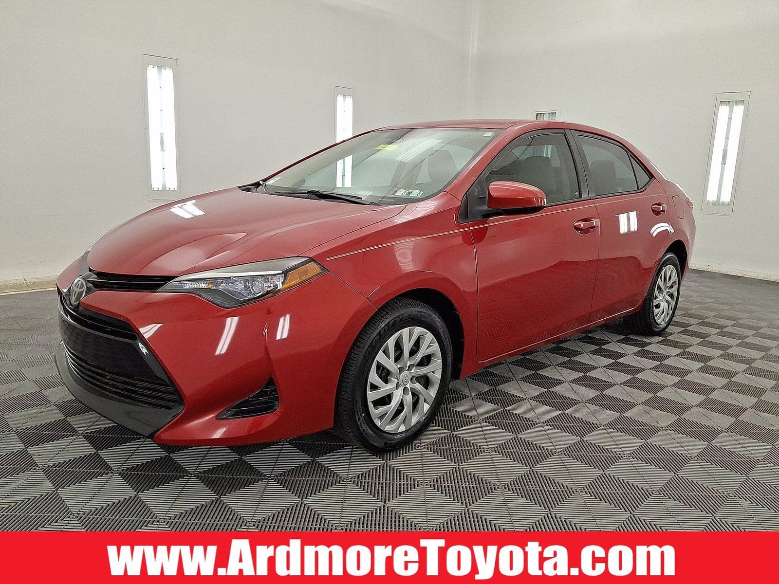 2017 Toyota Corolla LE — photo 1 of 28
