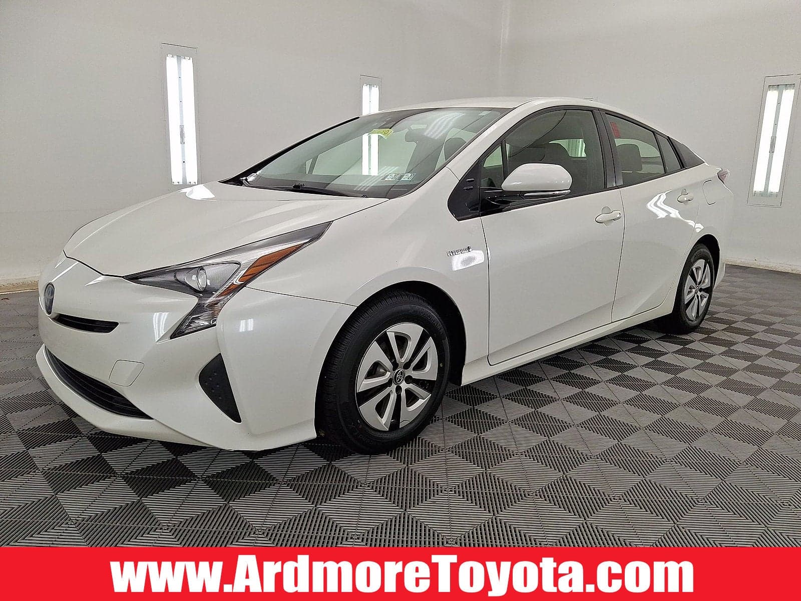 2017 Toyota Prius Three — photo 1 of 28
