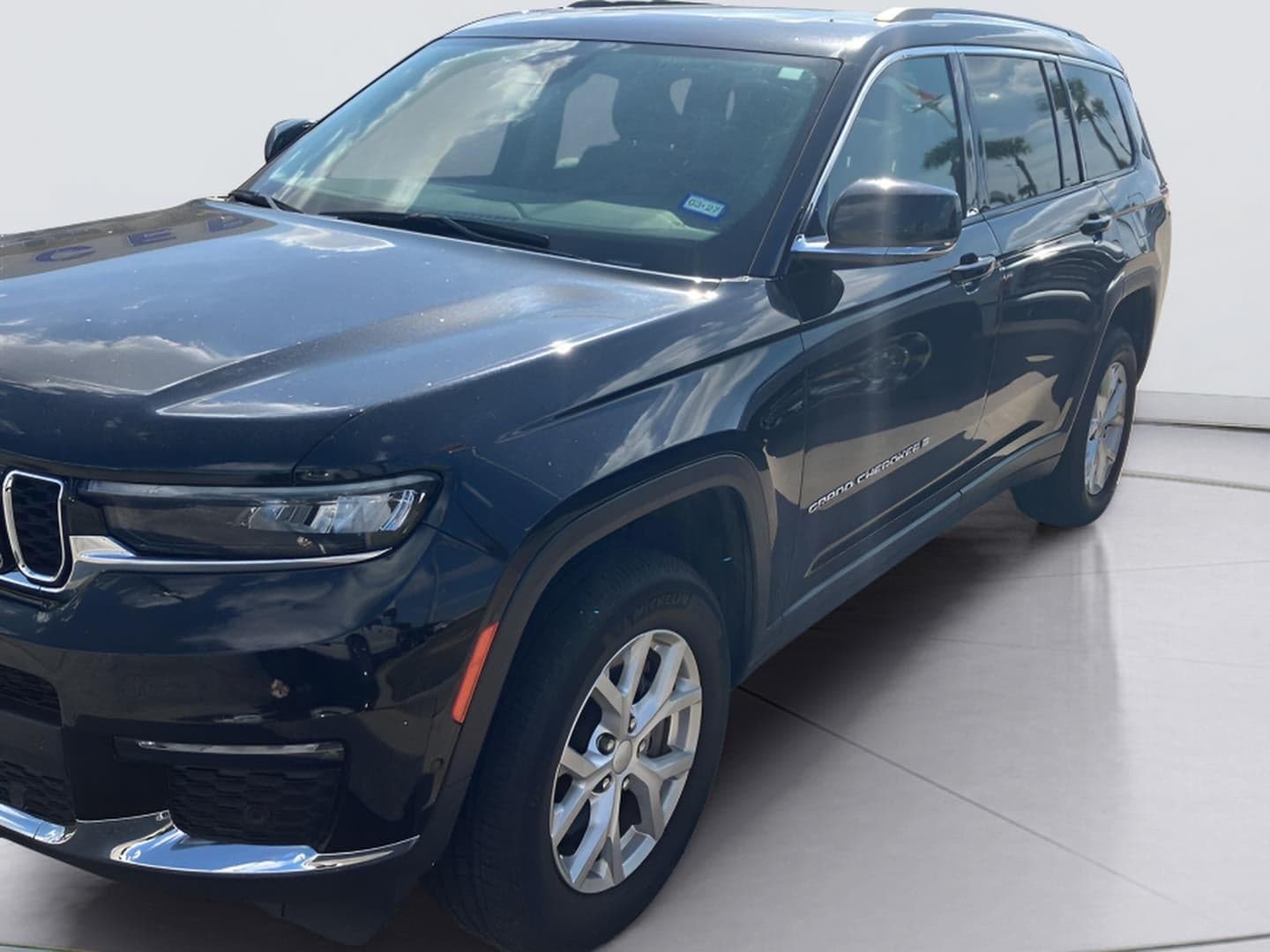 2023 Jeep Grand Cherokee L Limited — photo 1 of 7