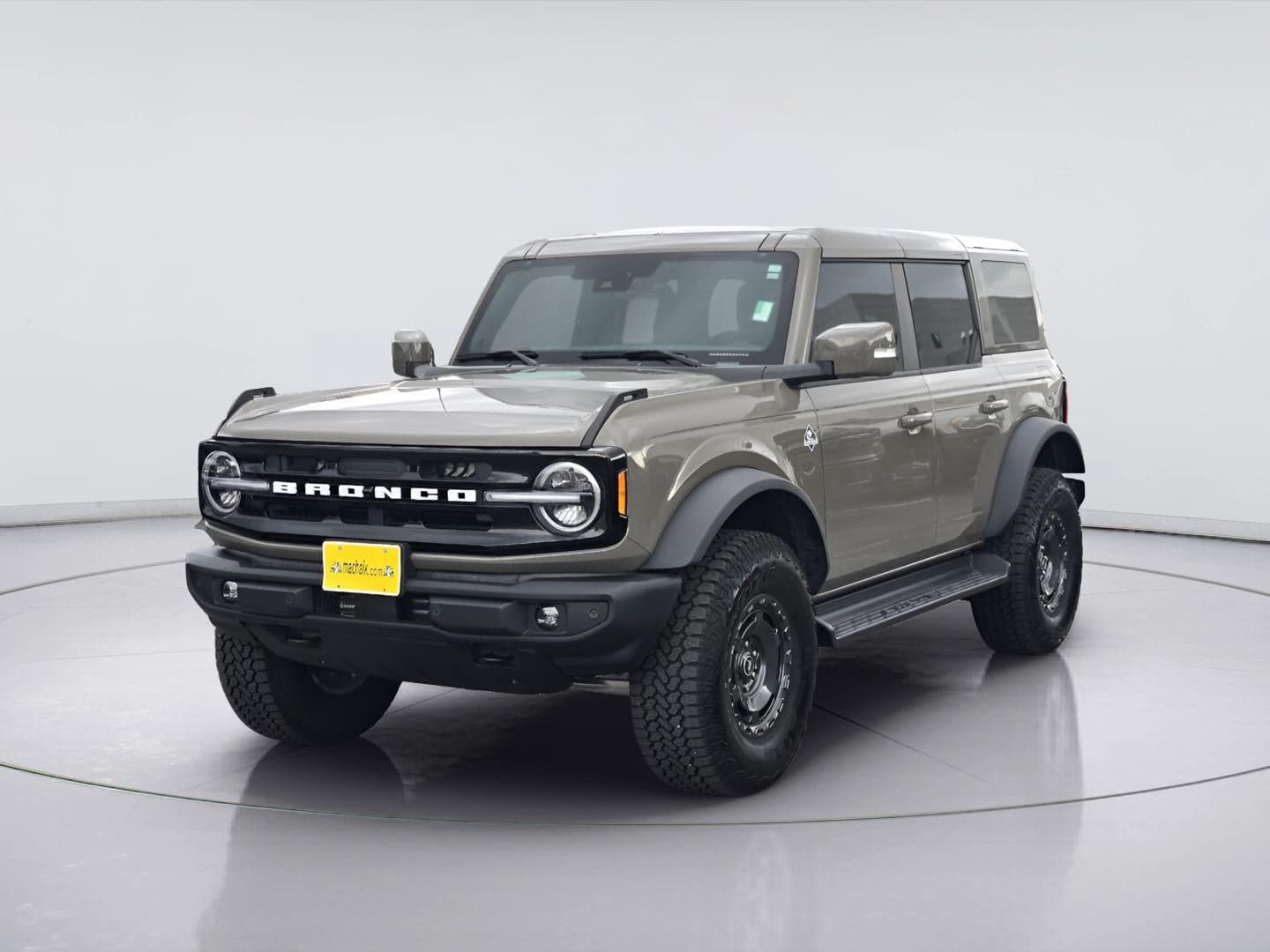 2025 Ford Bronco Outer Banks — photo 1 of 32