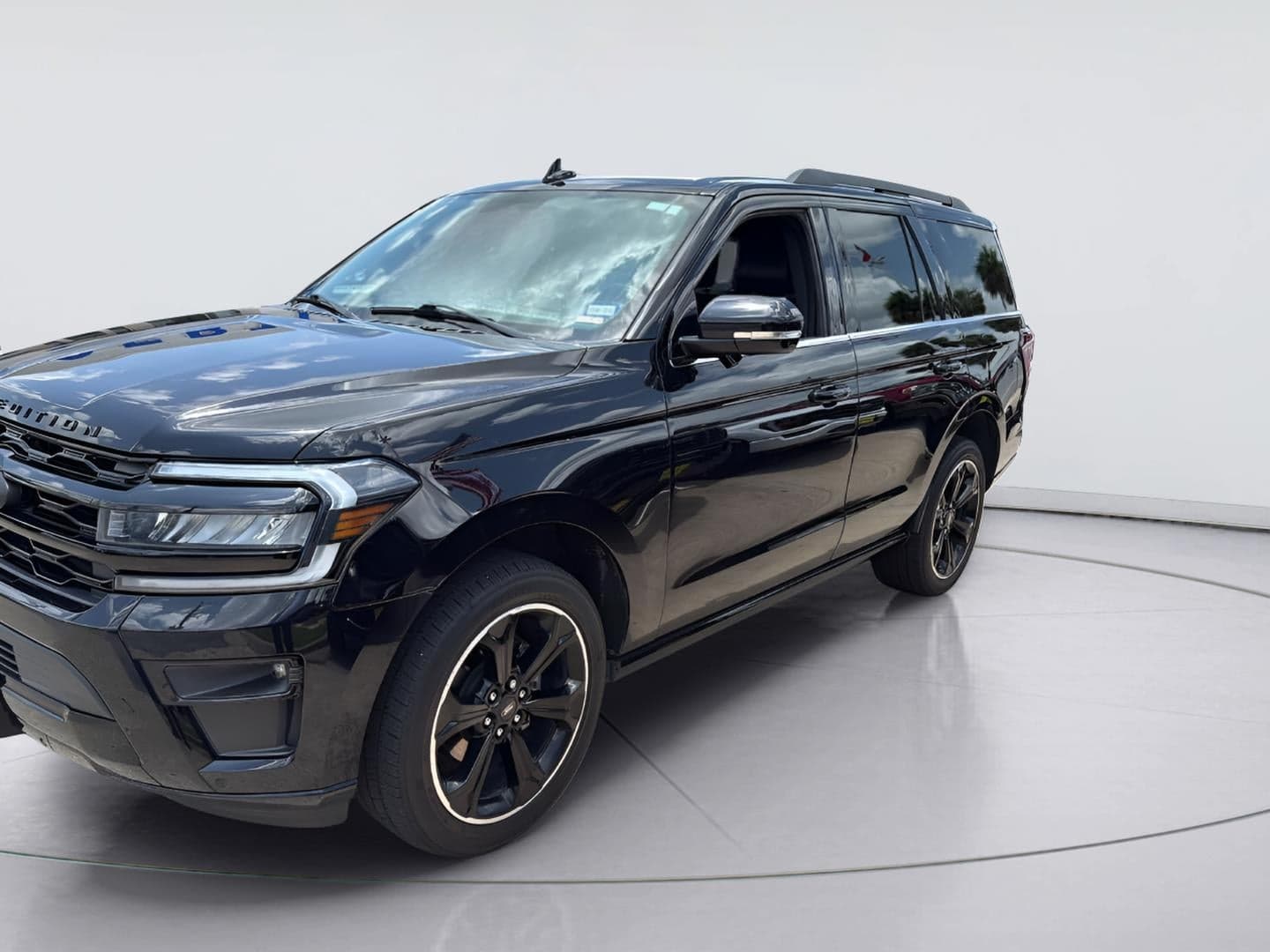 2023 Ford Expedition Limited — photo 1 of 16