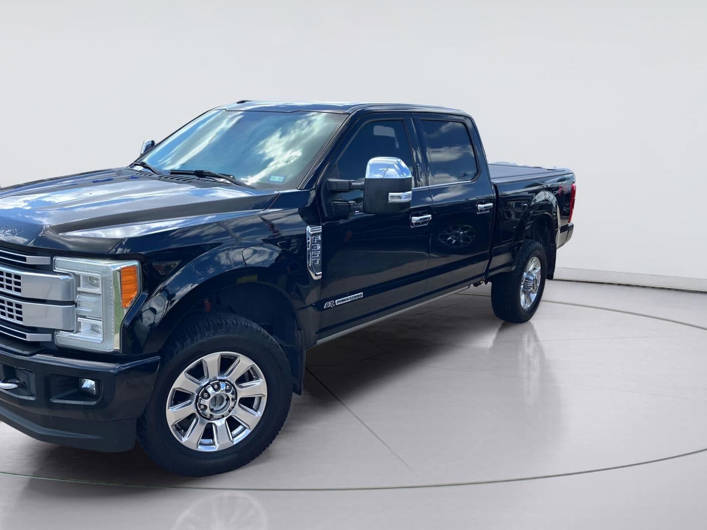 2017 Ford Super Duty F-350 SRW Platinum — photo 1 of 10