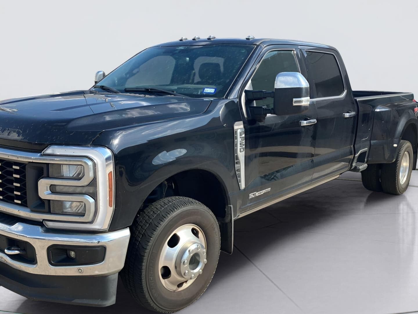 2024 Ford Super Duty F-350 DRW King Ranch — photo 1 of 7