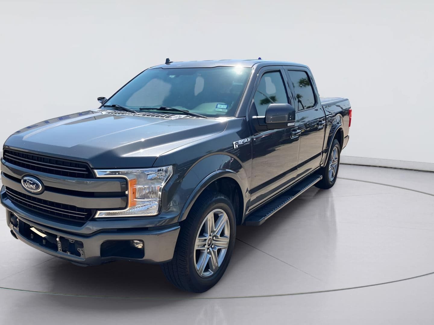 2018 Ford F-150 LARIAT — photo 1 of 7