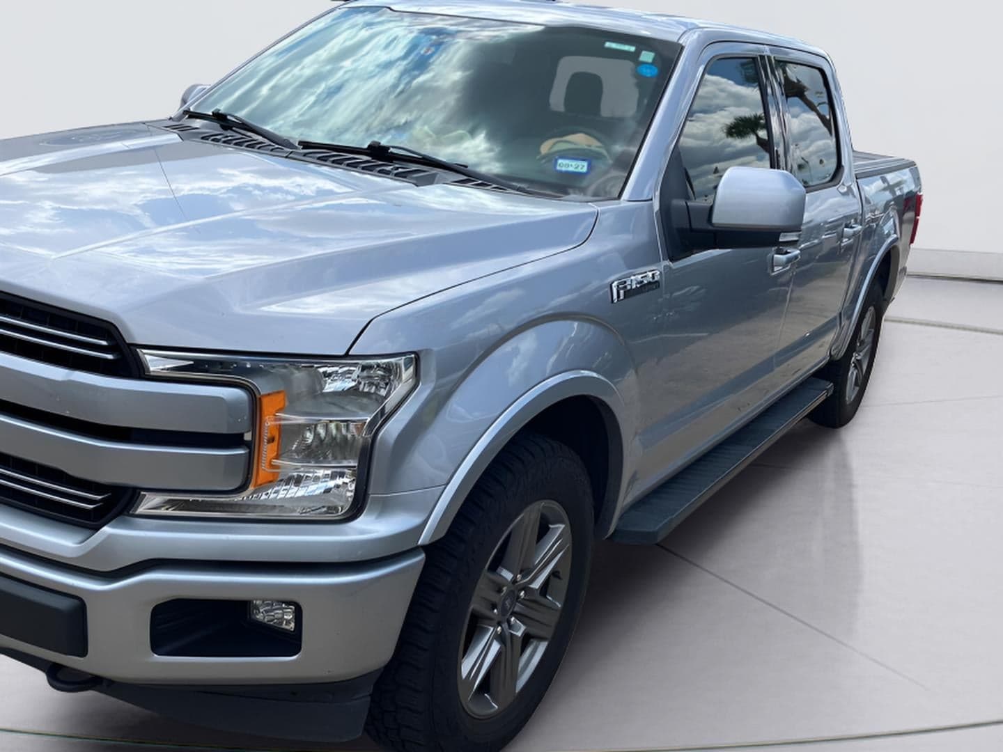 2020 Ford F-150 LARIAT — photo 1 of 5