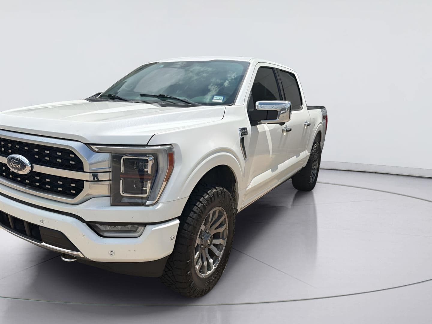 2023 Ford F-150 Platinum — photo 1 of 6