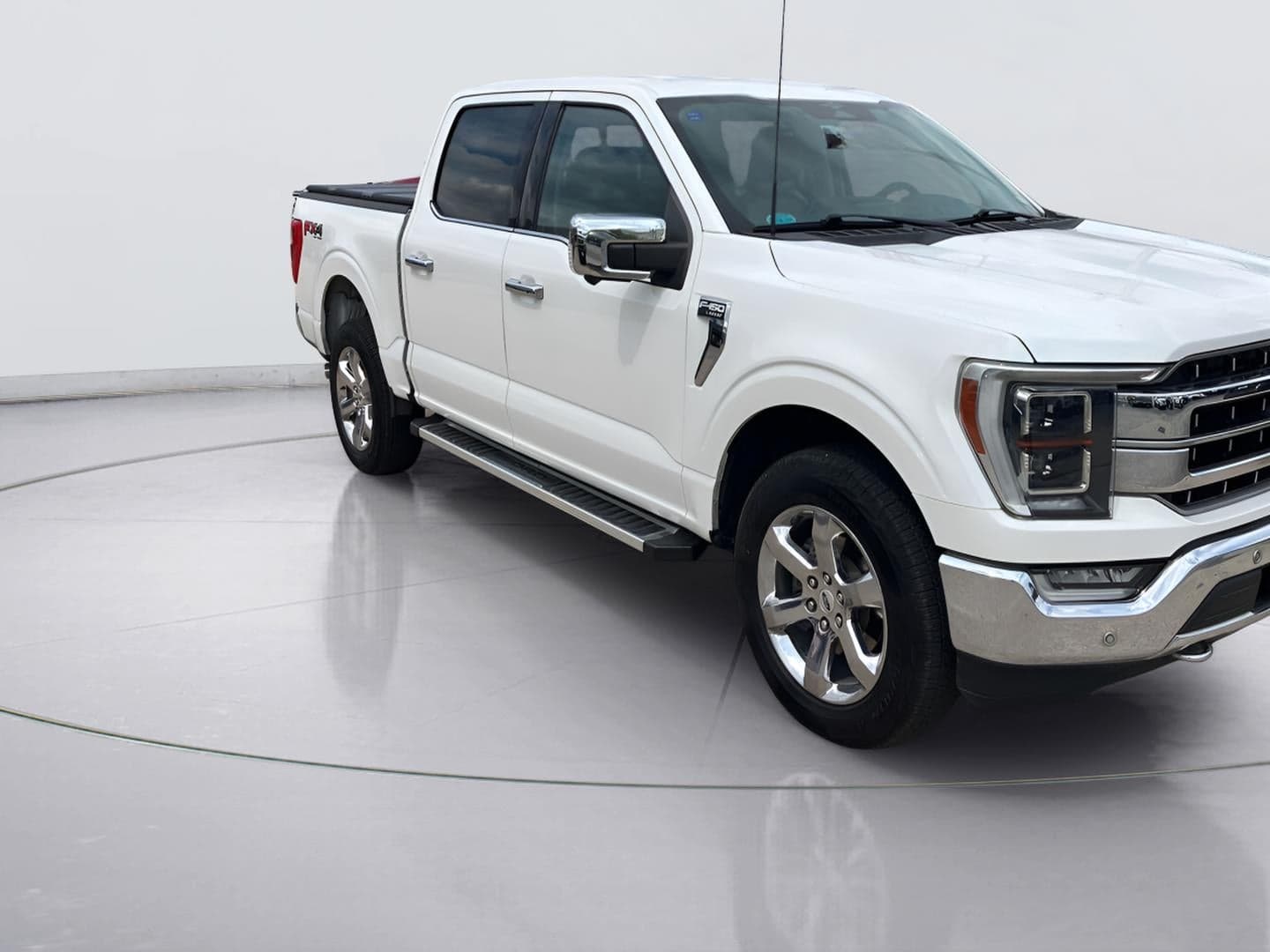 2023 Ford F-150 LARIAT — photo 1 of 8
