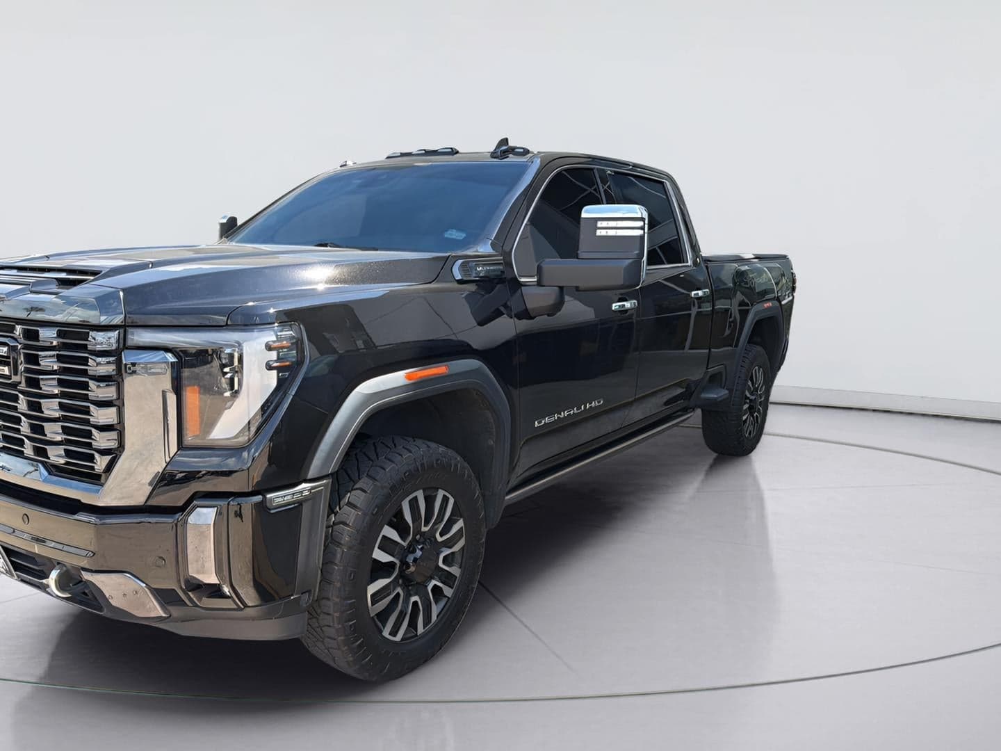 2024 GMC Sierra 2500HD Denali Ultimate — photo 1 of 4