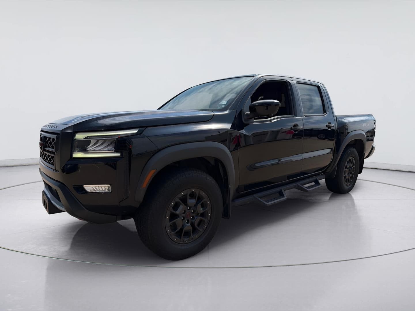 2023 Nissan Frontier PRO-4X — photo 1 of 5