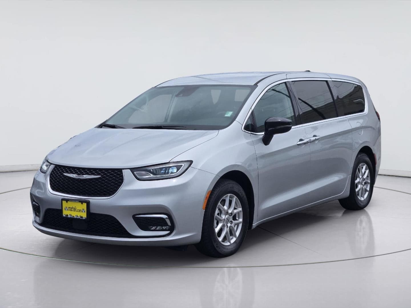 2024 Chrysler Pacifica Touring L — photo 1 of 58
