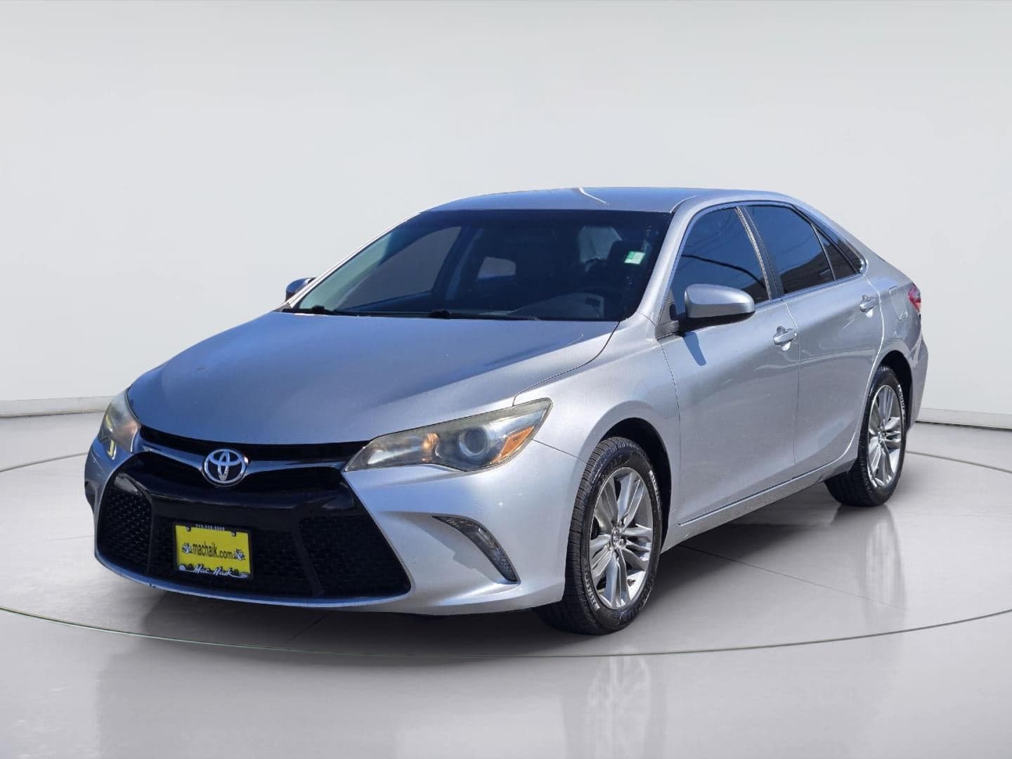 2017 Toyota Camry SE — photo 1 of 5
