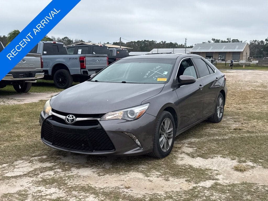 2015 Toyota Camry SE — photo 1 of 5