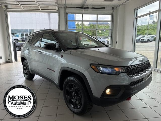 2023 Jeep Compass Trailhawk — photo 1 of 37
