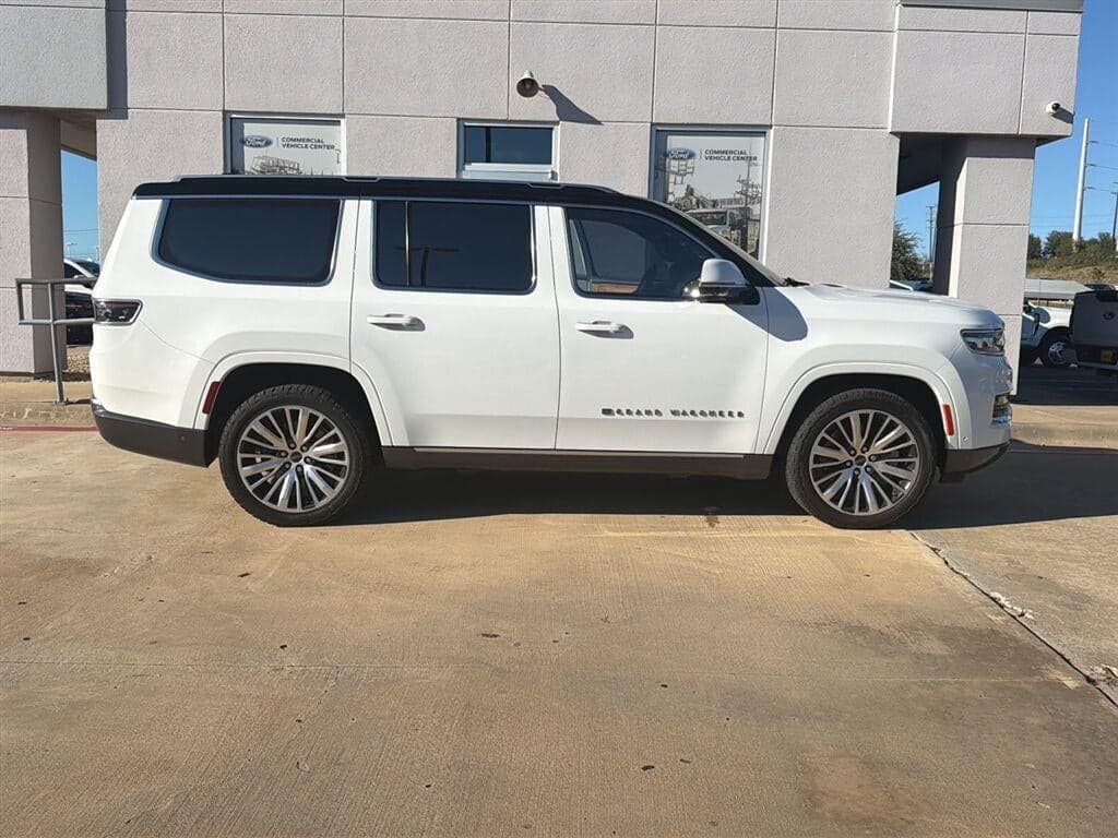 2022 Jeep Grand Wagoneer Series III — photo 1 of 4