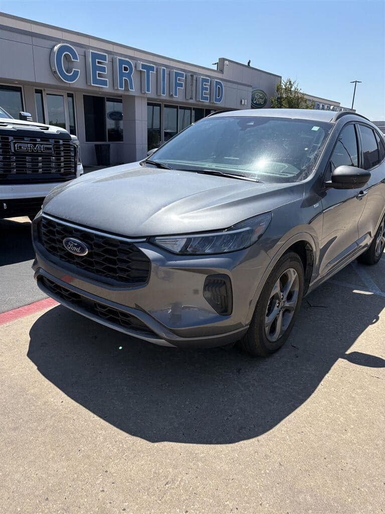 2023 Ford Escape ST-Line — photo 1 of 3