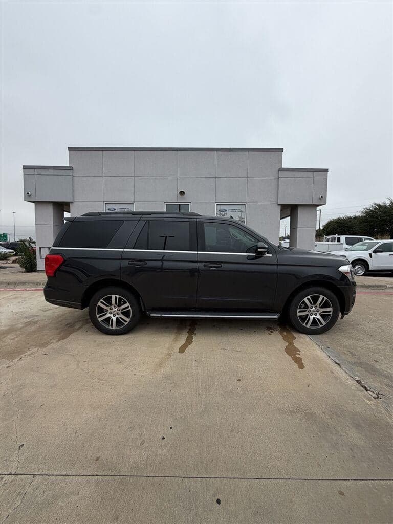 2022 Ford Expedition XLT — photo 1 of 4