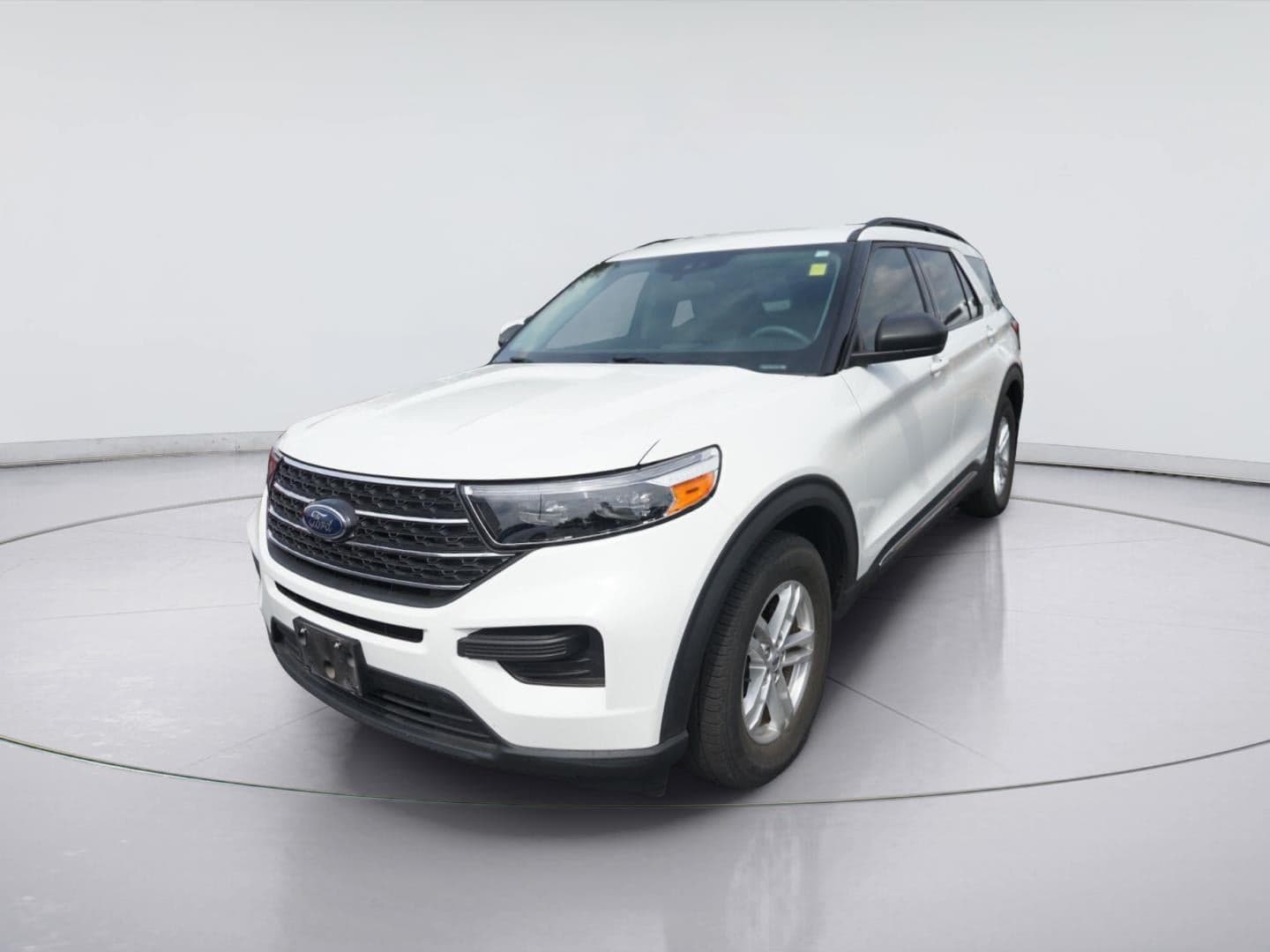 2024 Ford Explorer XLT — photo 1 of 3