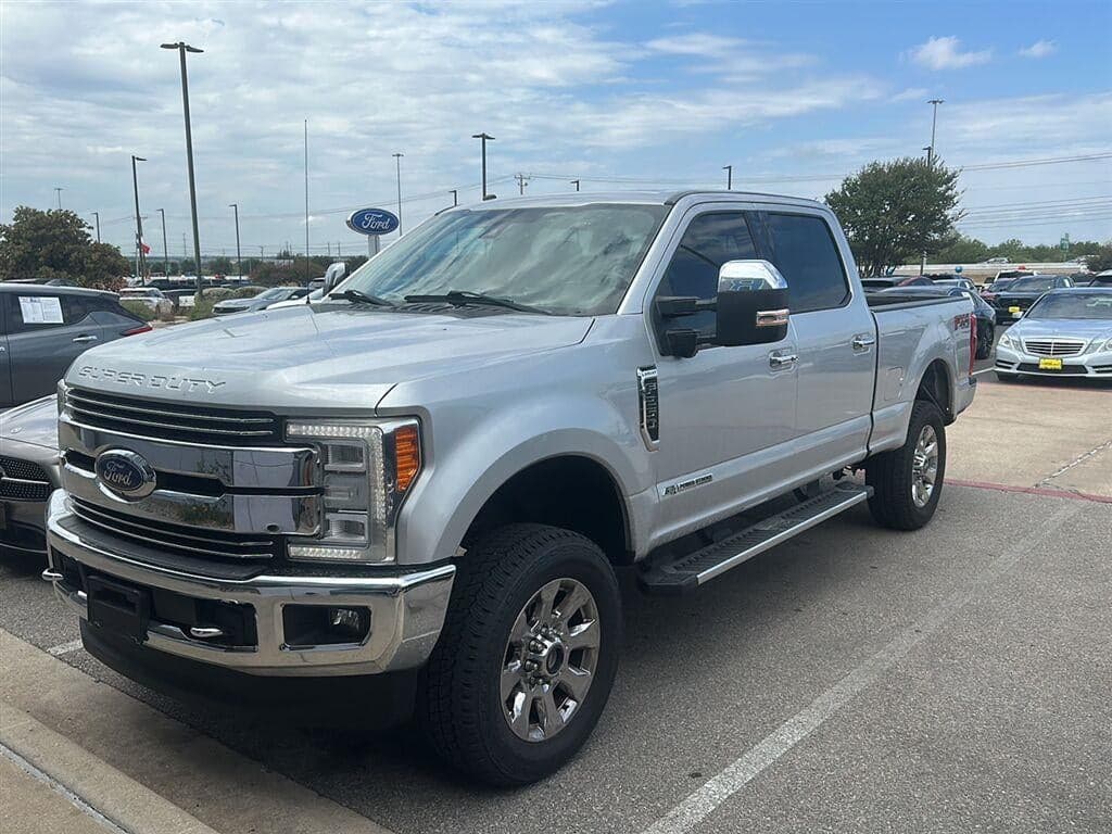 2018 Ford Super Duty F-250 SRW LARIAT — photo 1 of 3