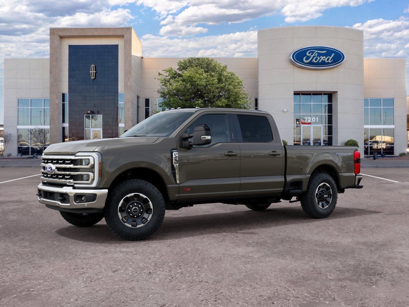 2027 Ford Super Duty F-250 SRW LARIAT — photo 1 of 5