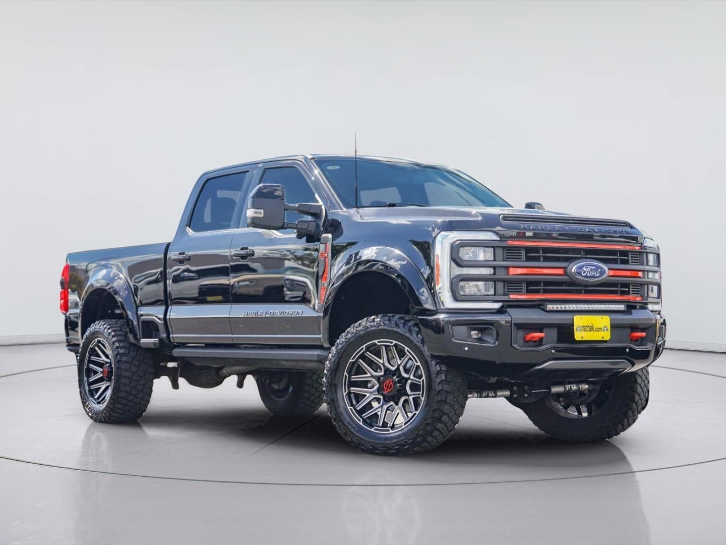 2023 Ford Super Duty F-250 SRW LARIAT — photo 1 of 7