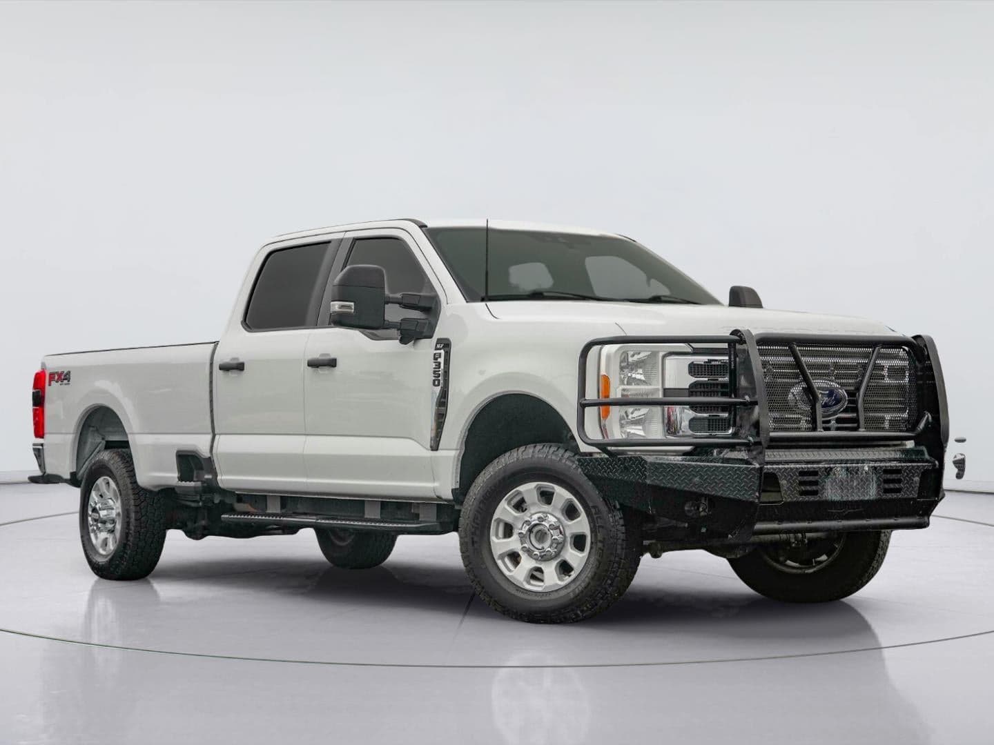 2023 Ford Super Duty F-350 SRW XLT — photo 1 of 32
