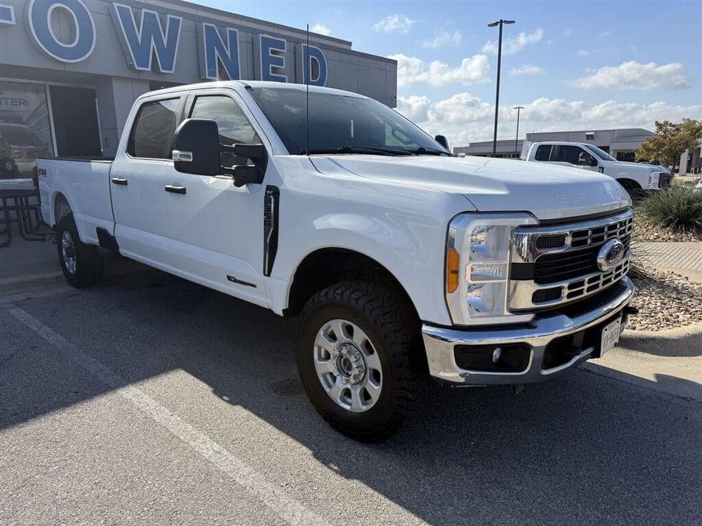 2023 Ford Super Duty F-350 SRW XLT — photo 1 of 8