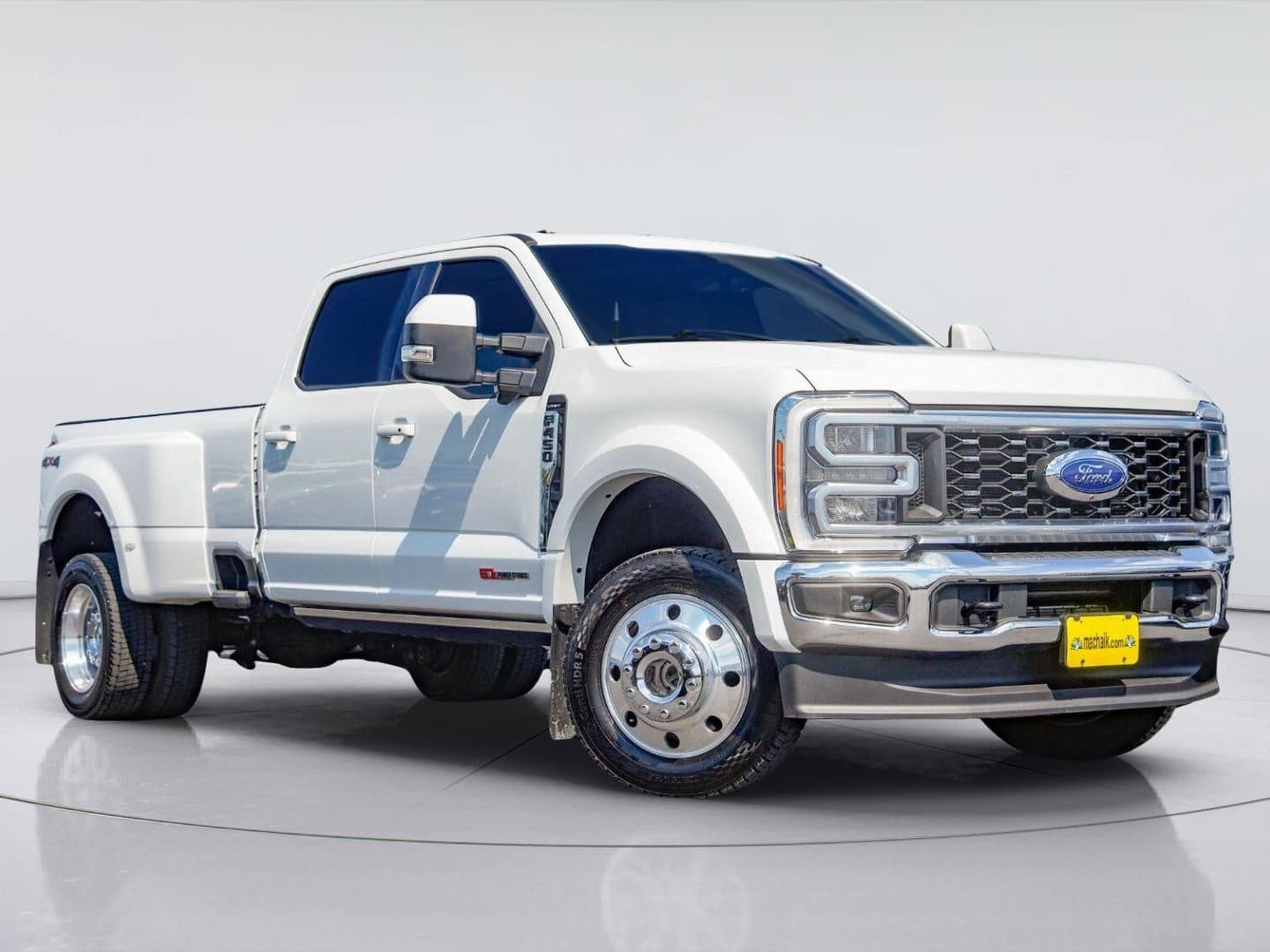 2023 Ford Super Duty F-450 DRW LARIAT — photo 1 of 5
