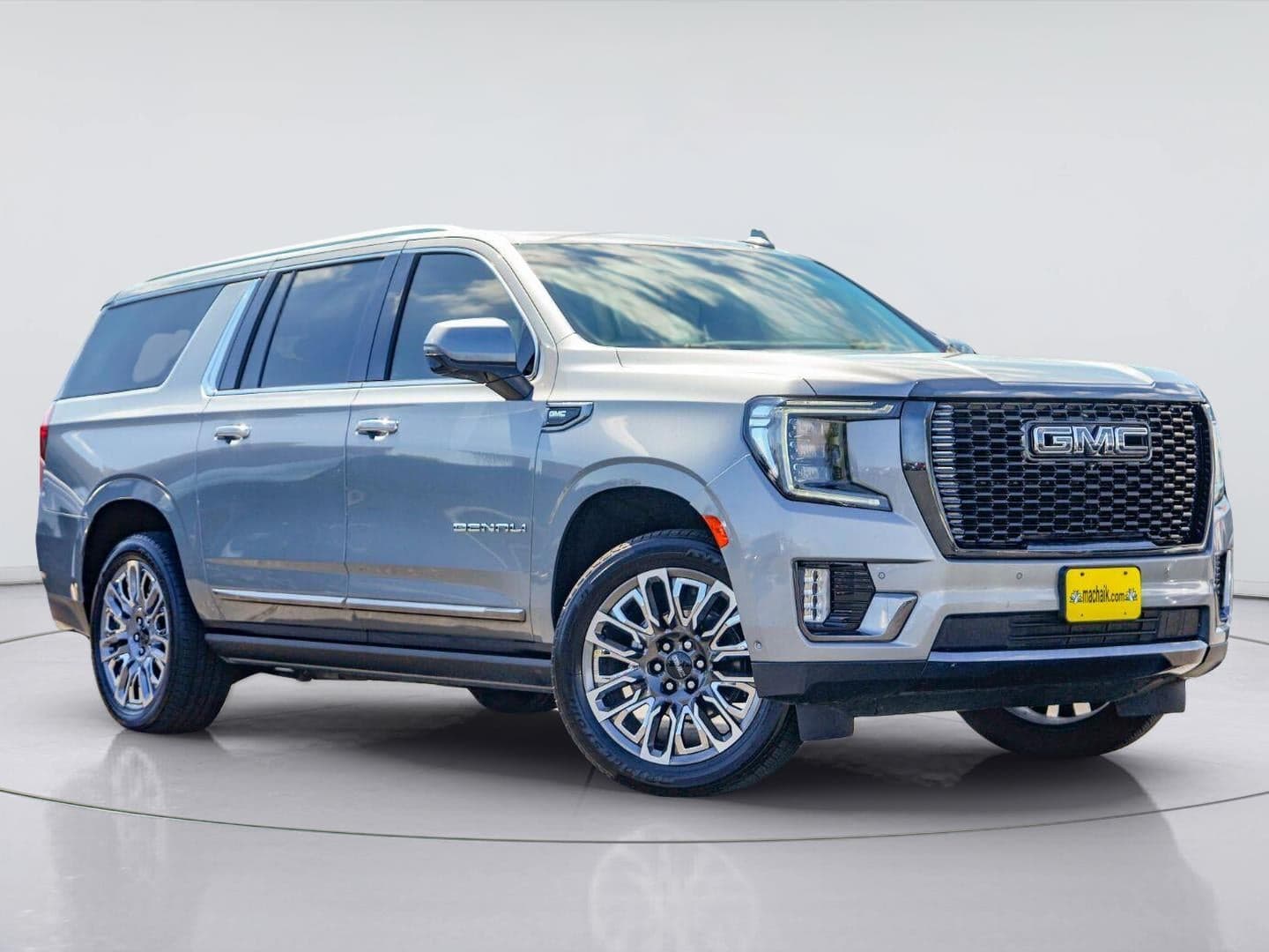2023 GMC Yukon XL Denali Ultimate — photo 1 of 4