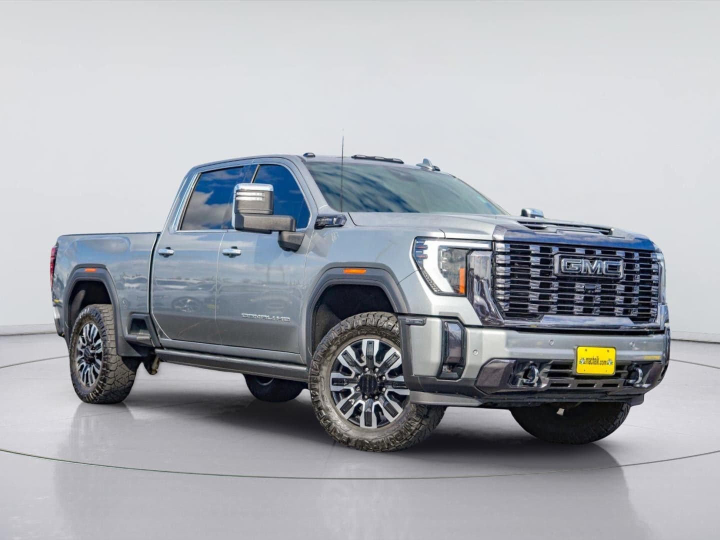 2024 GMC Sierra 2500HD Denali Ultimate — photo 1 of 5