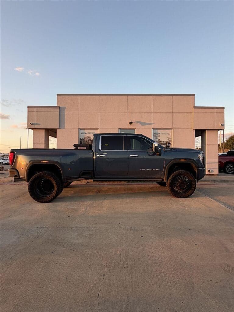 2026 GMC Sierra 3500HD Denali Ultimate — photo 1 of 4