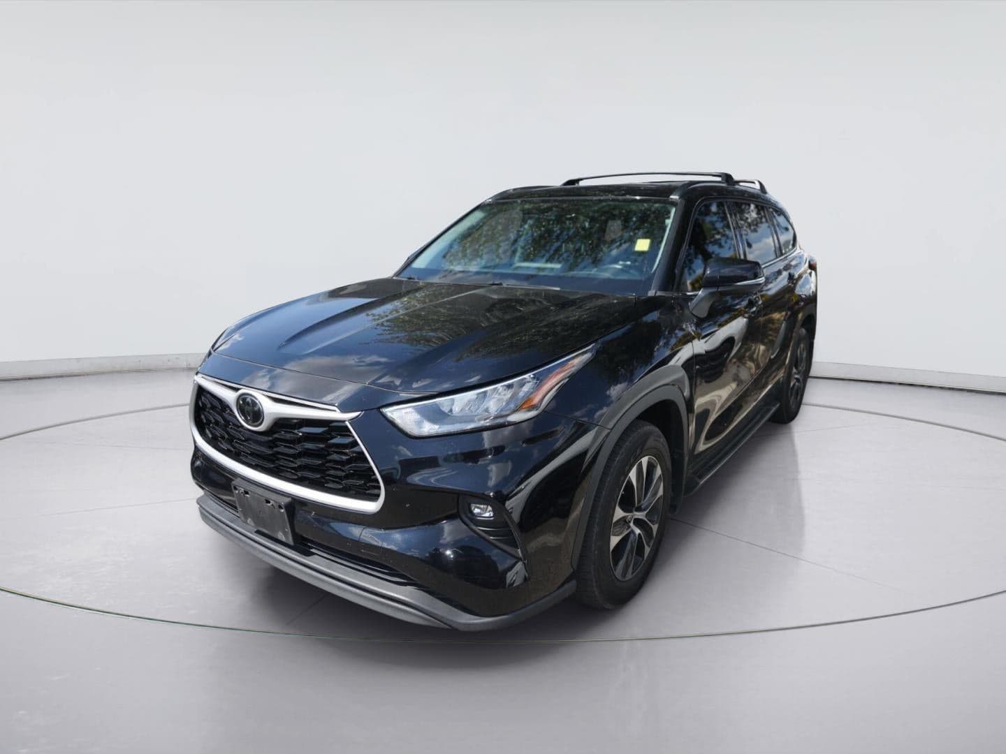 2020 Toyota Highlander XLE — photo 1 of 5