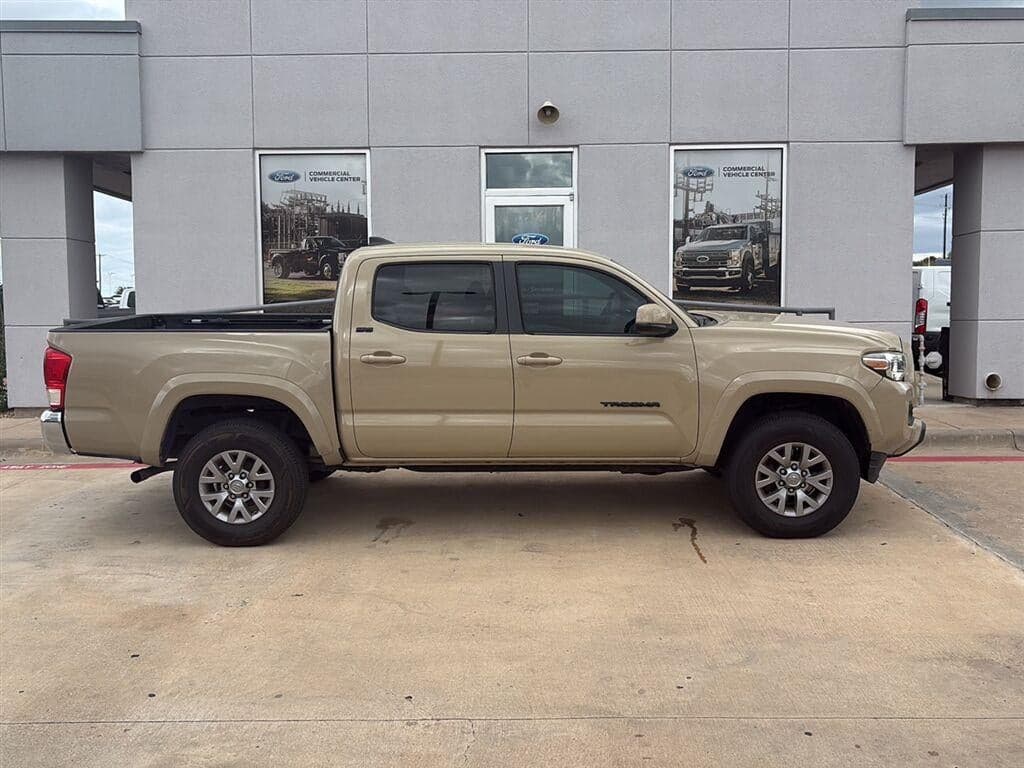 2017 Toyota Tacoma Base — photo 1 of 4