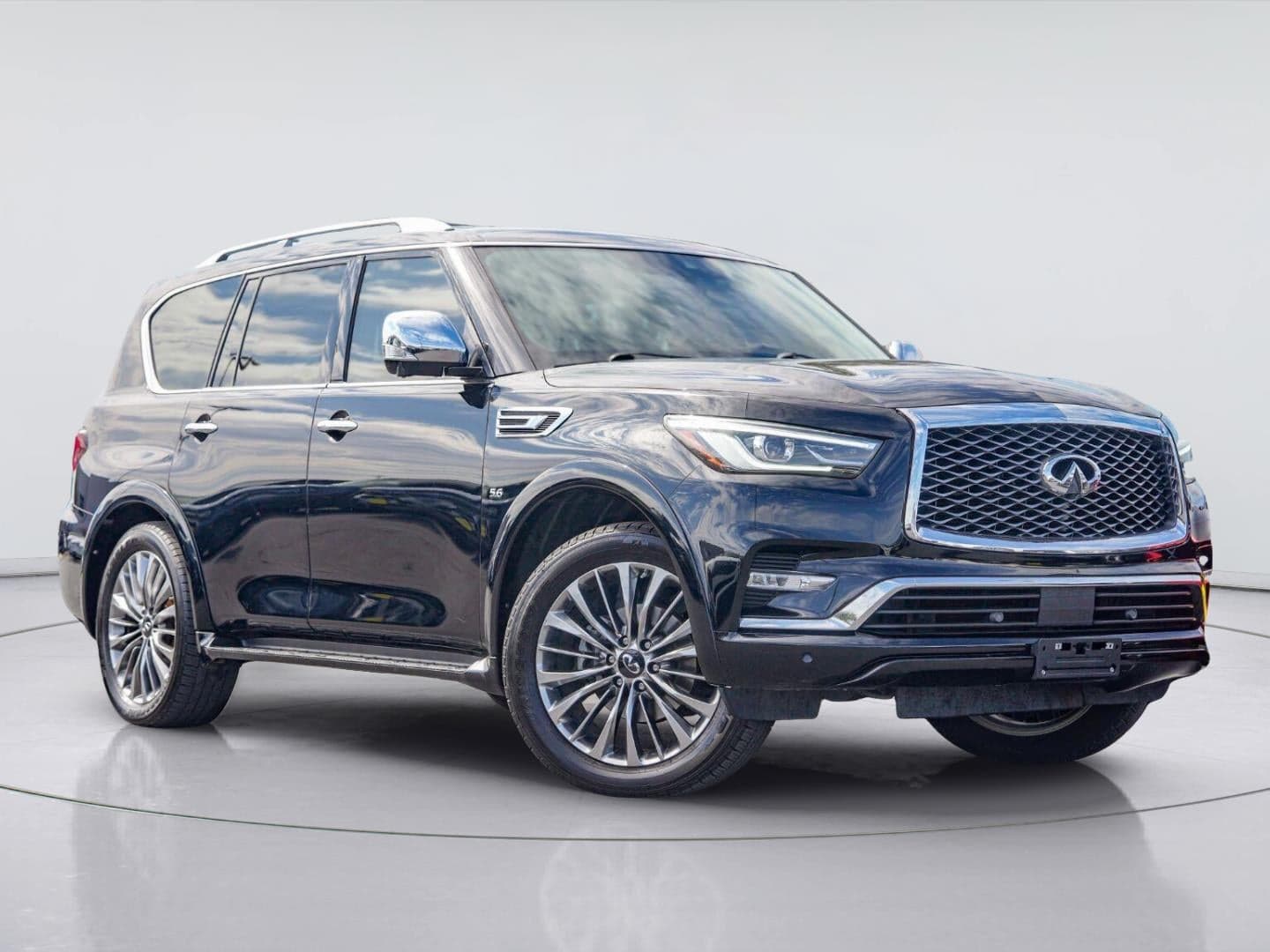 2019 INFINITI QX80 LUXE — photo 1 of 4