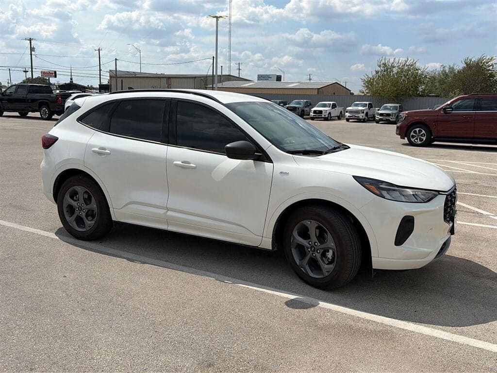 2024 Ford Escape ST-Line — photo 1 of 3